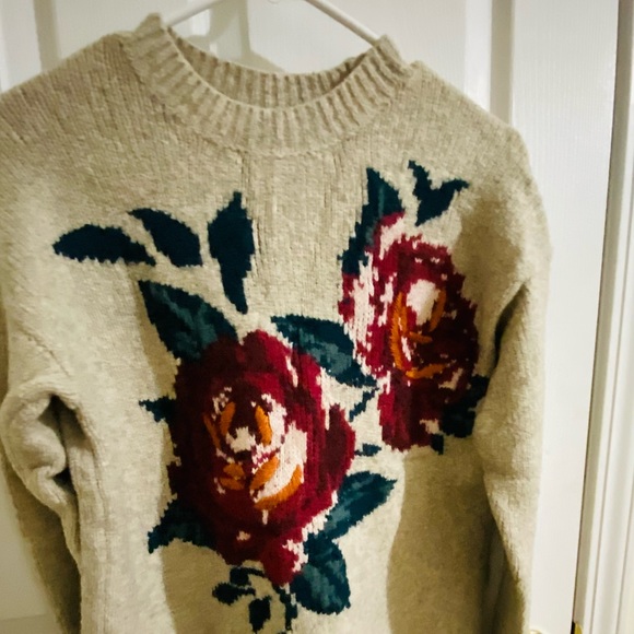 Abercrombie & fitch sweater. Size Small - Picture 6 of 6